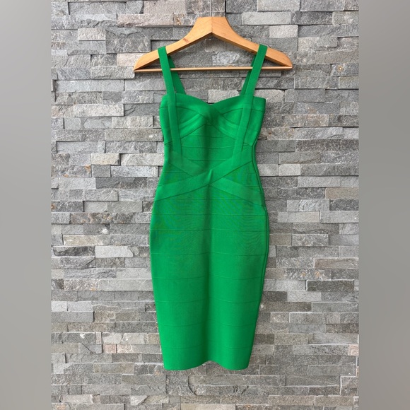 Elegant Green Bodycon Dress - Picture 3 of 13